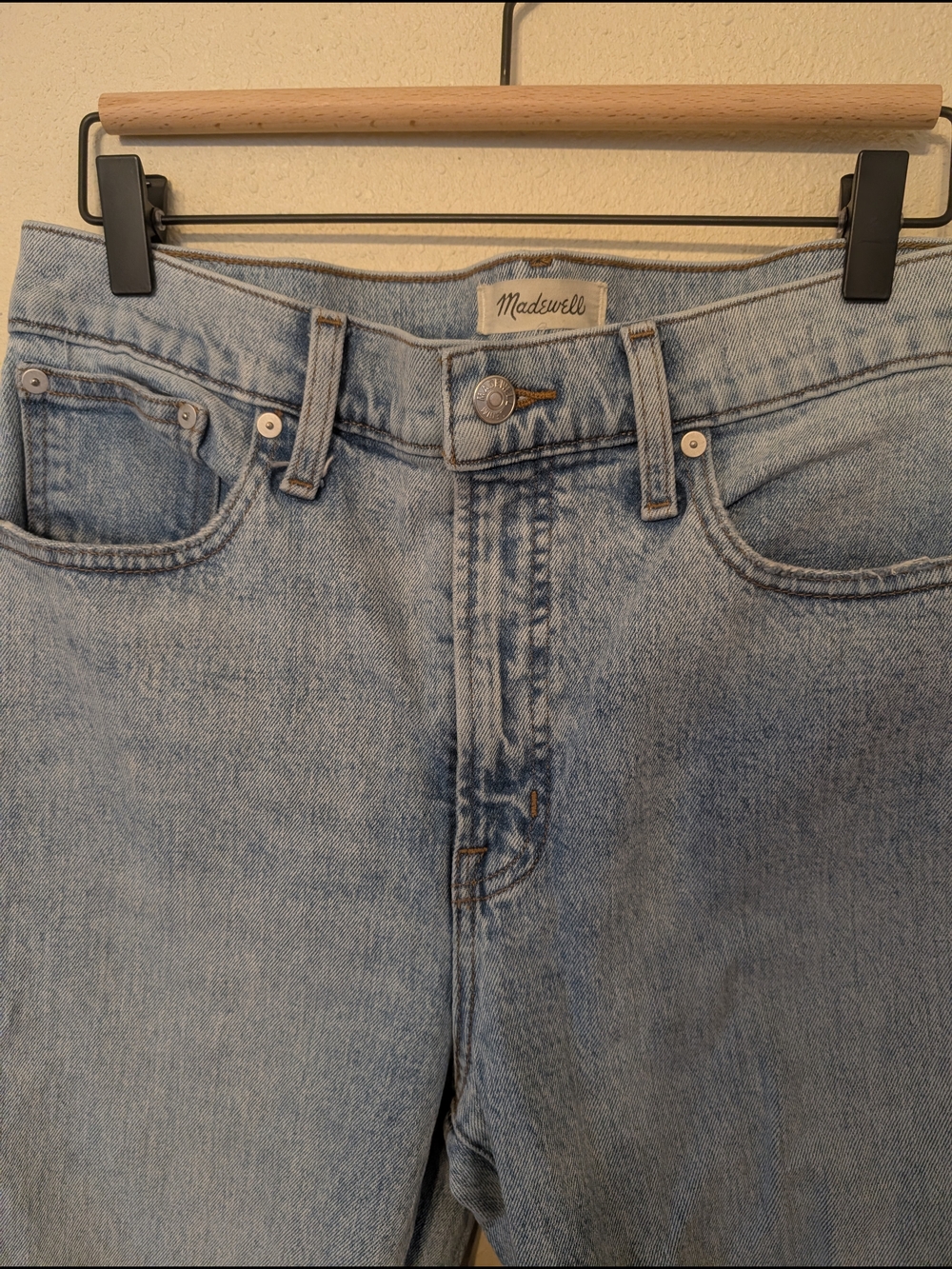 Madewell Light Blue Straight-Leg Cropped Jeans with Distressed Knee Size 29